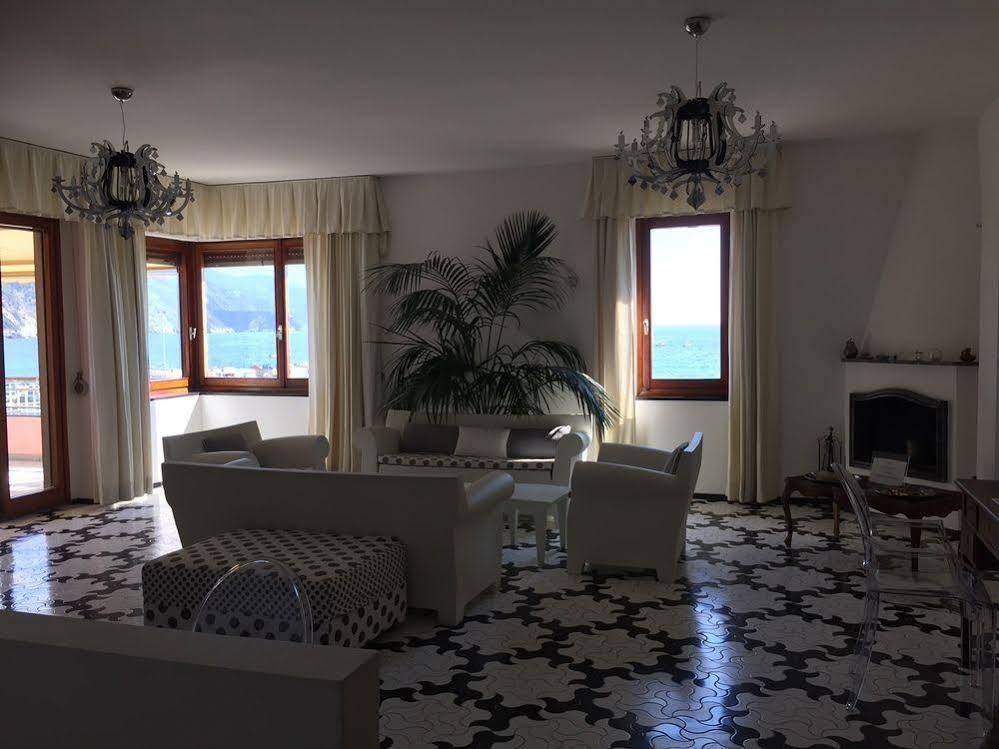 Affittacamere Lo Scoglio Monterosso al Mare Bagian luar foto